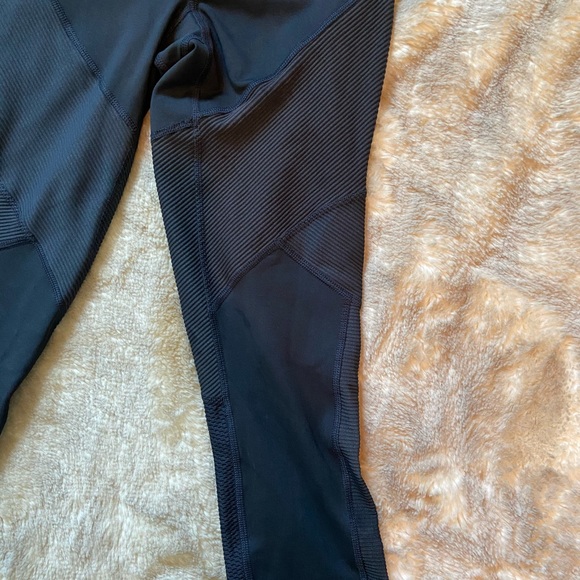 New with Tags! Champion black cropped leggings - Picture 5 of 8